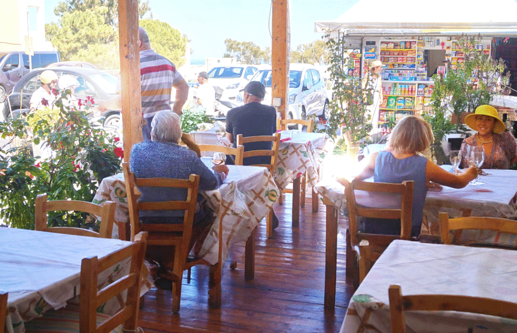 Theonis kitchen - best authentic restaurant in Fira